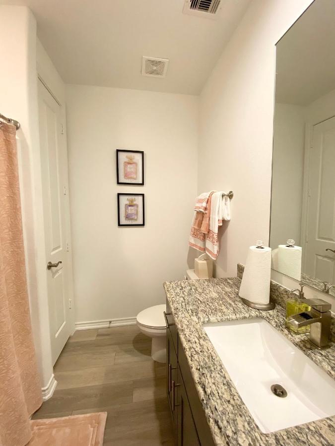 Luxe Three Story Duplex Near Downtown & Med Center Vila Houston Exterior foto
